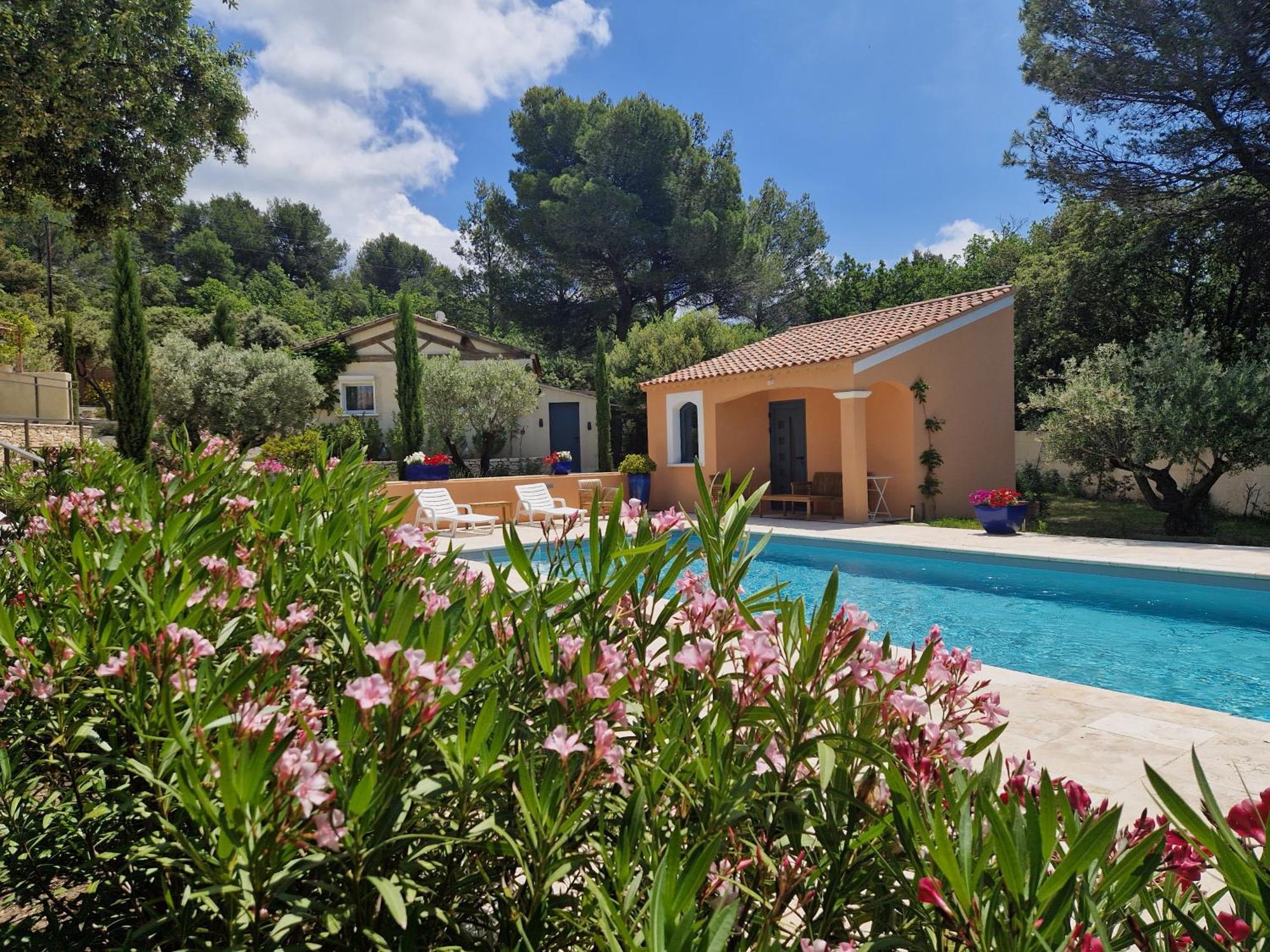 Villa La Cigaliere LʼIsle-sur-la-Sorgue Exterior foto